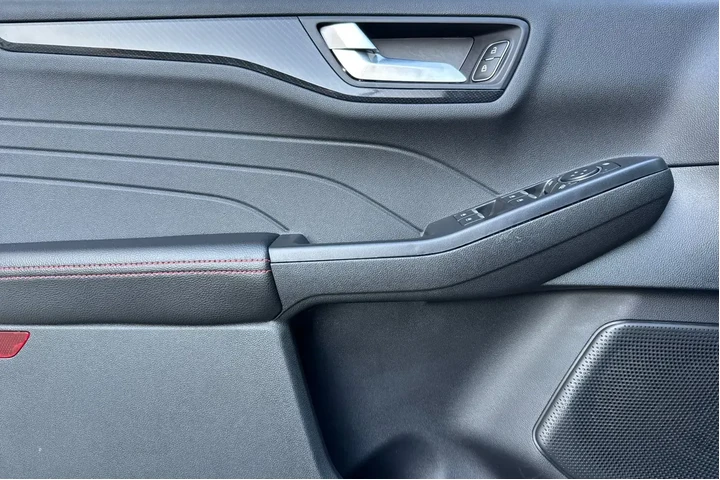 Ford Escape Hybrid 2025 ST-L image 10