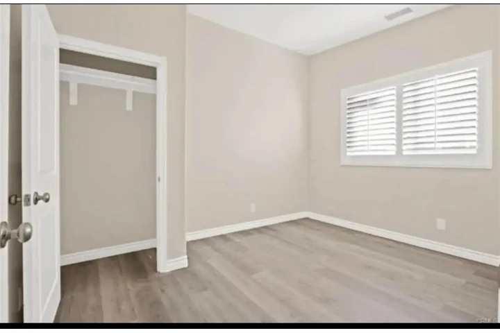 $900 : Rento cuarto en compton image 5