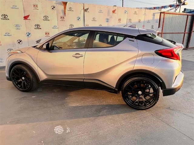 $17995 : Used 2019 C-HR XLE FWD (Natl) image 6