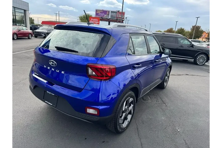 $25175 : Hyundai VENUE 2026 SEL 4dr C image 5