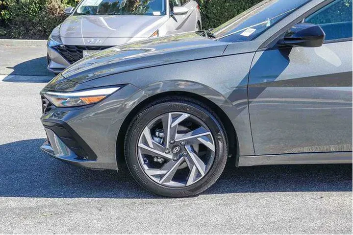 $21000 : Hyundai ELANTRA 2025 SEL Spo image 9