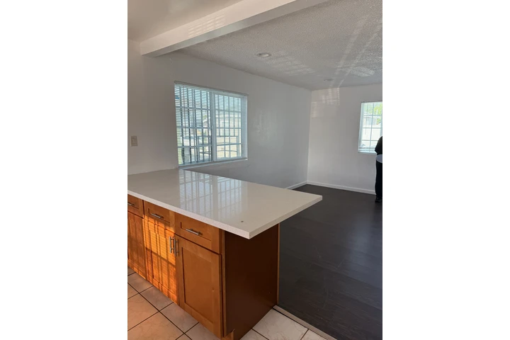 $1750 : DEPARTAMENTO  EN RENTA image 8