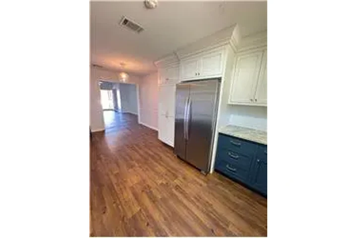 $1900 : Rental property with 3 bedro image 6