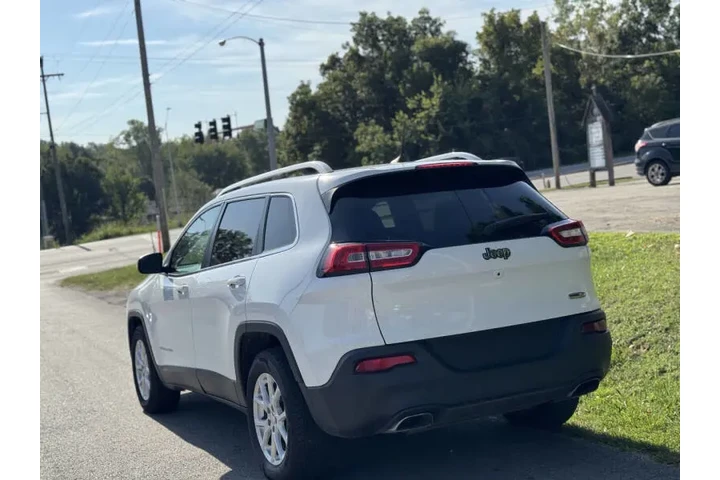 $5999 : 2017 Cherokee Latitude image 5