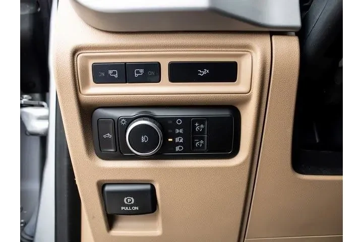 $39847 : Ford F-150 2023 4x4 XLT 4dr image 8