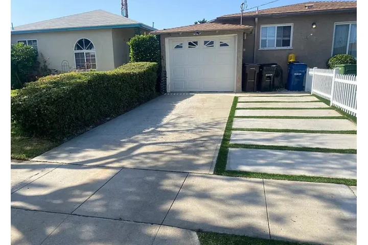 $2300 : SINGLE 4BR  W 138th St, Hawtho image 3