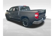 $31087 : Toyota Tundra 2017 4x4 SR5 4 thumbnail