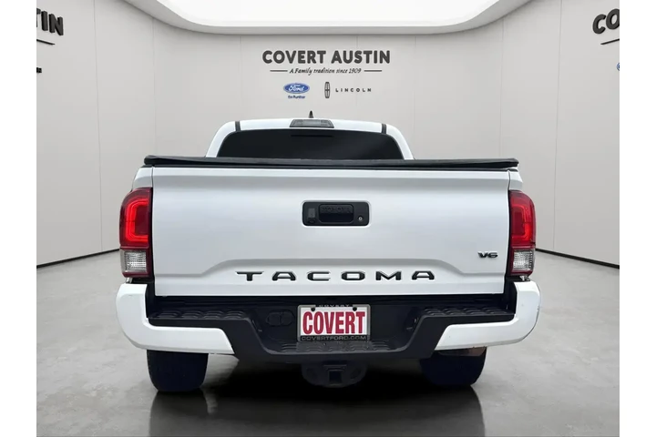 $25021 : Toyota Tacoma 2017 4x2 TRD O image 4