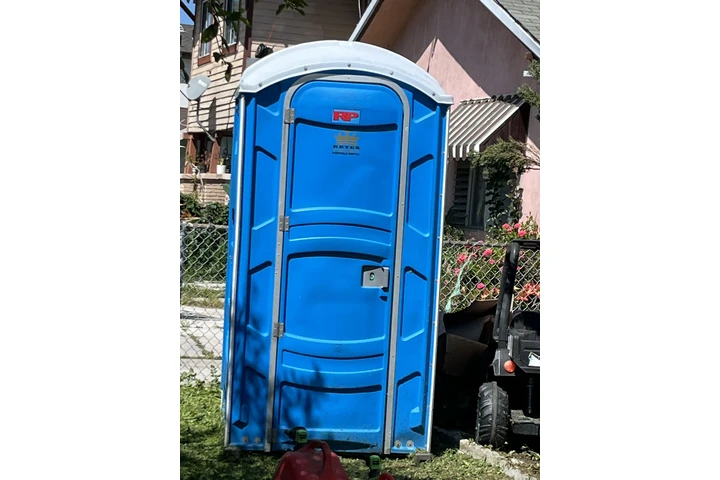 $90 : Baños portátiles de renta 🎈🎈 image 4