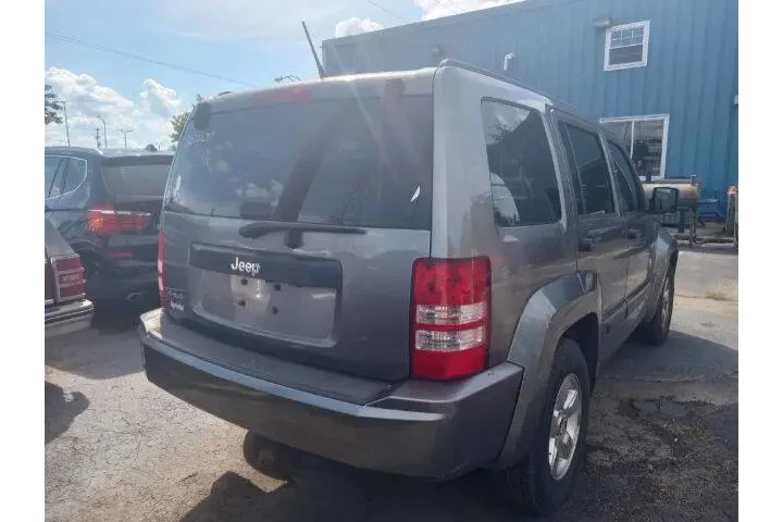 $7800 : 2012 Liberty Sport image 5