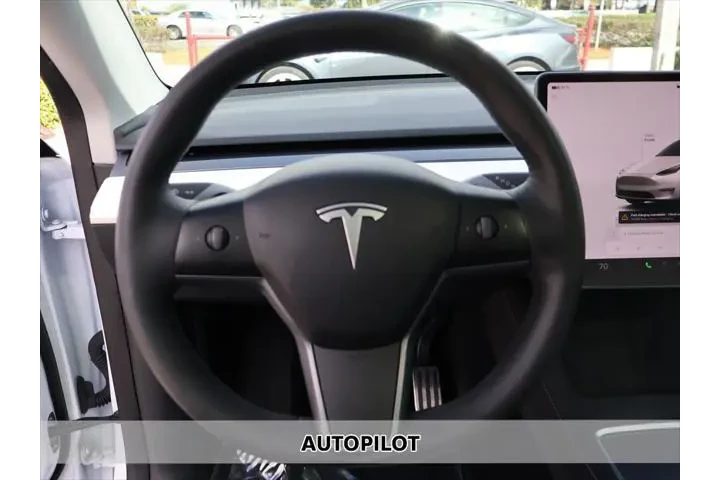 $27990 : Tesla Model Y 2023 AWD 4dr C image 3