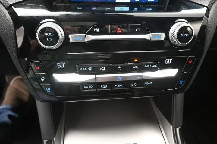 $34912 : Ford Explorer 2021 AWD ST 4d image 9