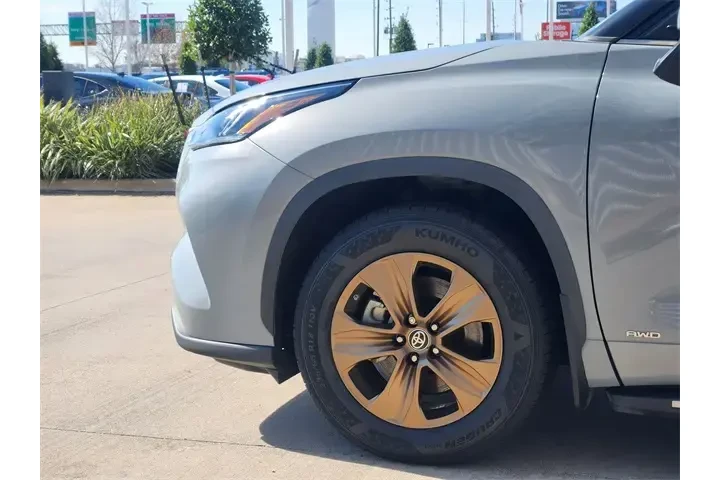 $39860 : Toyota Highlander Hybrid 202 image 8