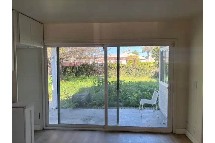 $2750 : 2/1 Bellflower casa de atras image 5