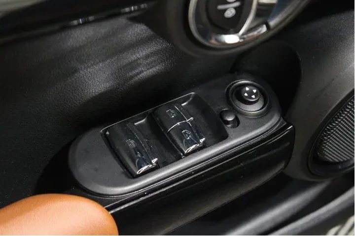 $24988 : MINI Convertible 2022 Cooper image 3