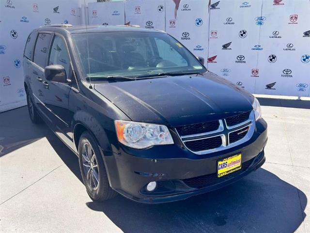 $13995 : Used 2017 Grand Caravan SXT W image 1