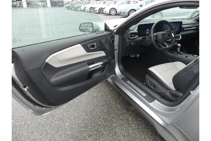 $33990 : Ford Mustang 2024 EcoBoost 2 image 9