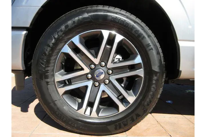 $35999 : Ford F-150 2023 4x2 XLT 4dr image 8