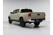 $23998 : Toyota Tacoma 2017 4x4 SR5 V thumbnail