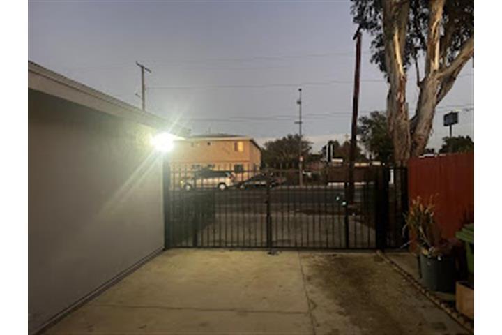 RENTO  CASA AMPLIA en L.A. image 10