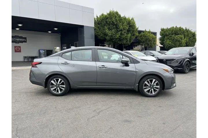 $17981 : Nissan Versa 2025 SV 4dr Sed image 7