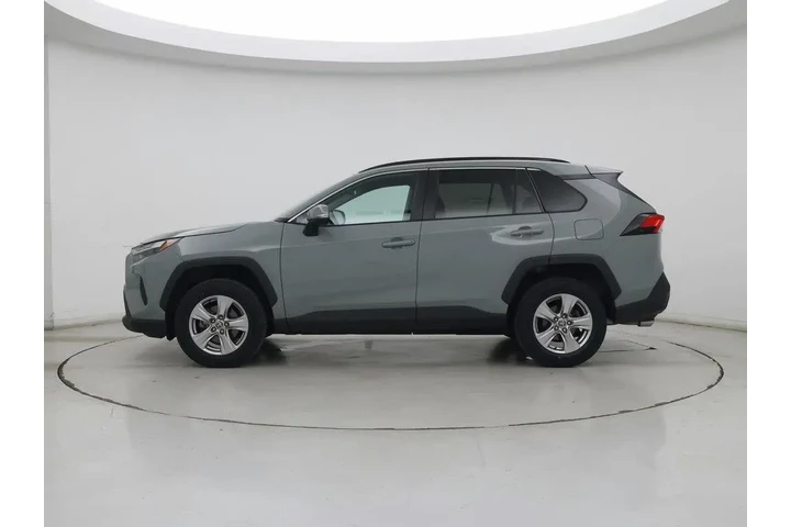 $29998 : Toyota RAV4 2023 AWD XLE 4dr image 3