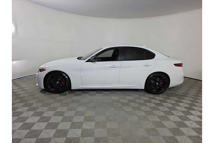 $20987 : Alfa Romeo Giulia 2020 image 5
