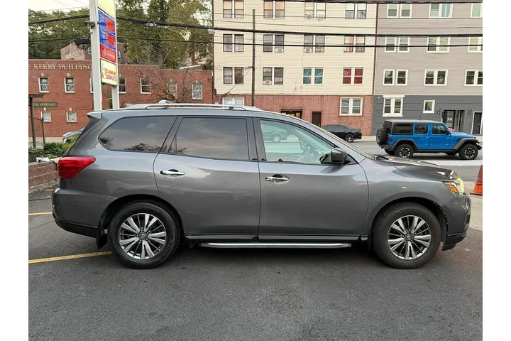 $14995 : 2019 Pathfinder SV image 7