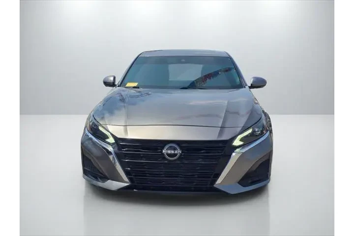 $24999 : Nissan Altima 2023 2.5 SL 4d image 2