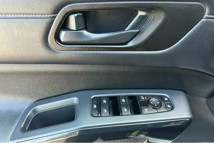 $29998 : Nissan Pathfinder 2023 AWD S image 10