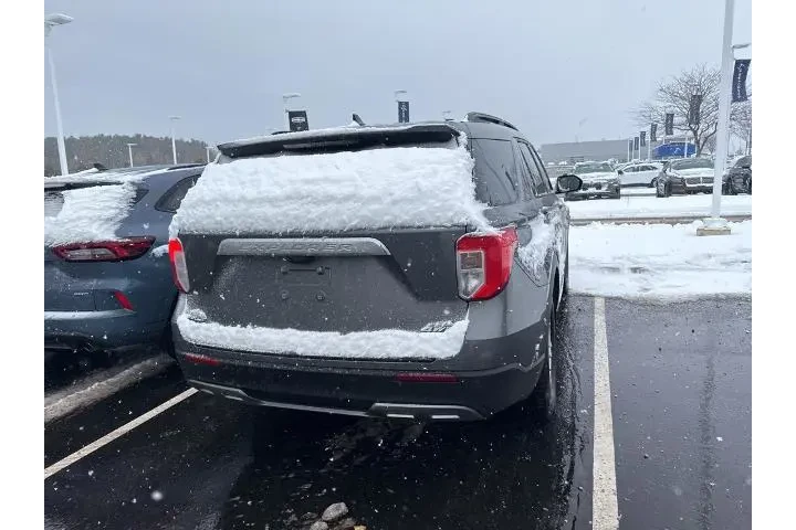 $30104 : Ford Explorer 2023 AWD XLT 4 image 4