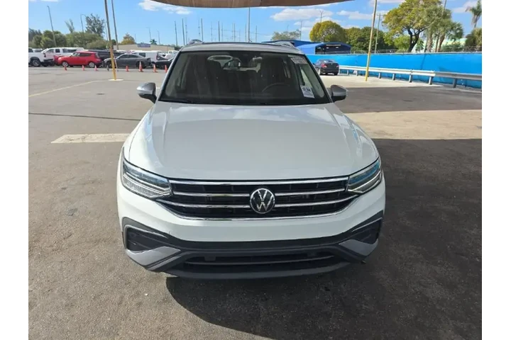 $21990 : Volkswagen Tiguan 2024 Wolfs image 2