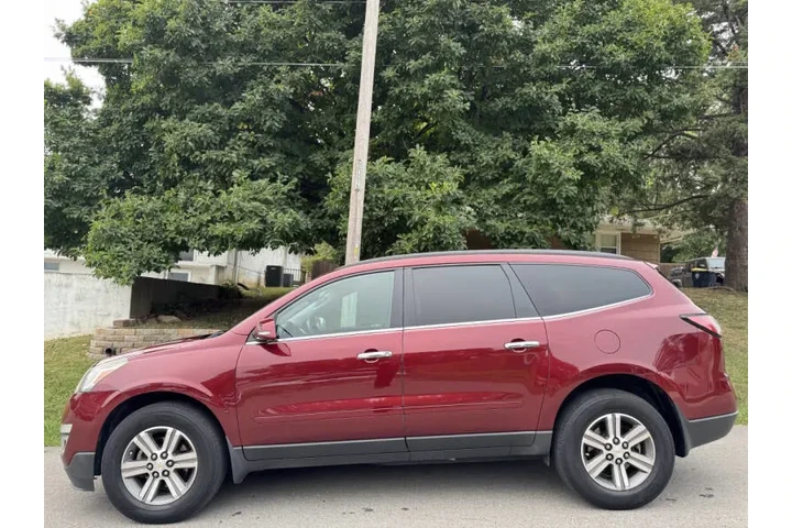 $7899 : 2017 Traverse LT image 4