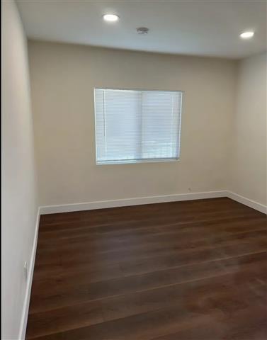 $700 : charming modern 2 bedroom image 4