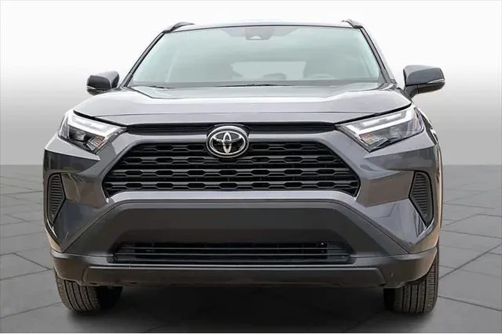 $31668 : Toyota RAV4 2025 AWD XLE 4dr image 3