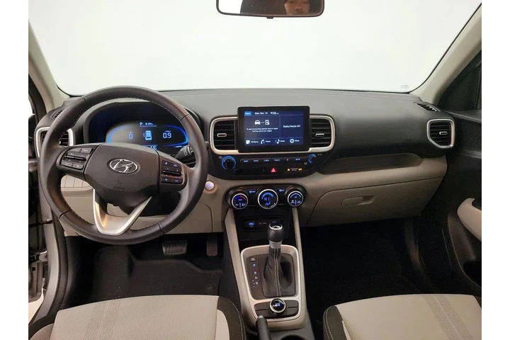 $20998 : Hyundai VENUE 2024 SEL 4dr C image 9