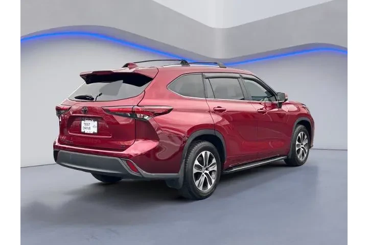 $30885 : Toyota Highlander 2024 LE 4d image 10