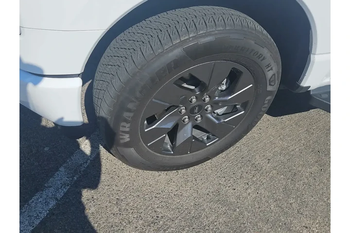 $39500 : Ford F-150 Lightning 2024 AW image 3