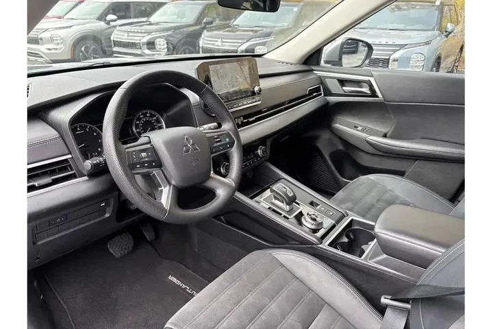 $27388 : Mitsubishi Outlander 2024 AW image 10