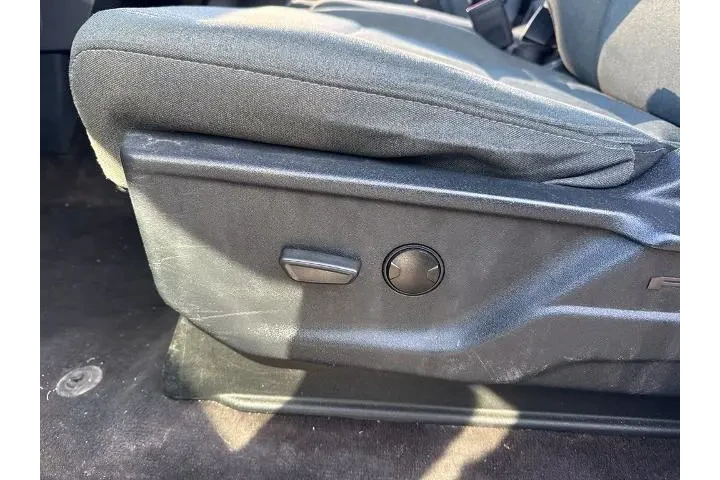 $38202 : Ford F-150 2023 4x4 XLT 4dr image 8