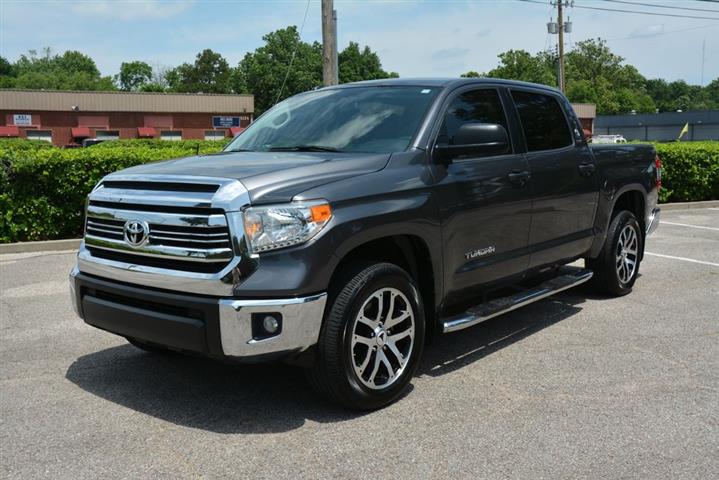 2017 Tundra SR5 image 1