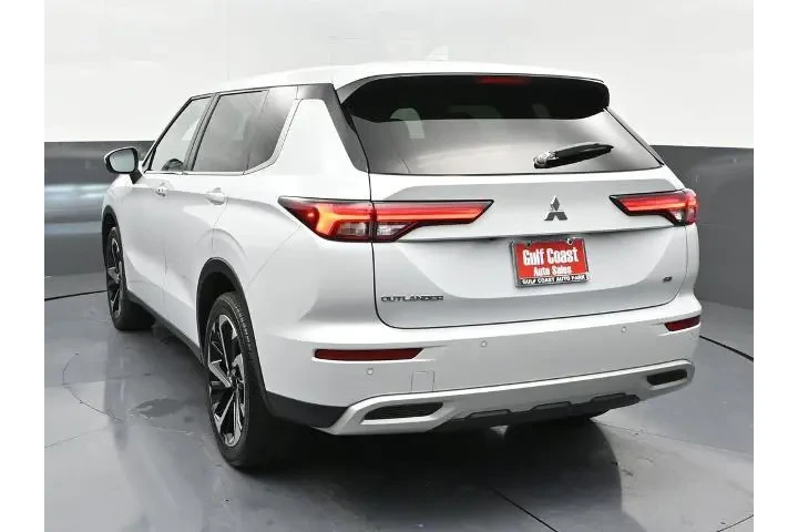 Mitsubishi Outlander 2023 SE image 4