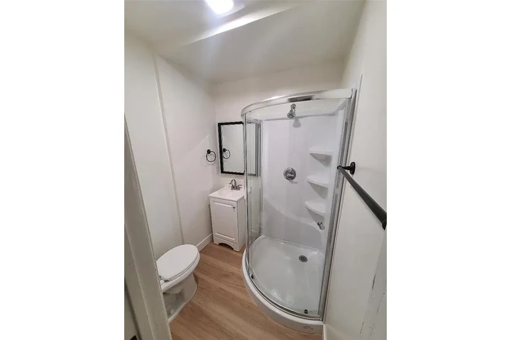 $2200 : MONTEBELLO rental + UTILITIES image 6