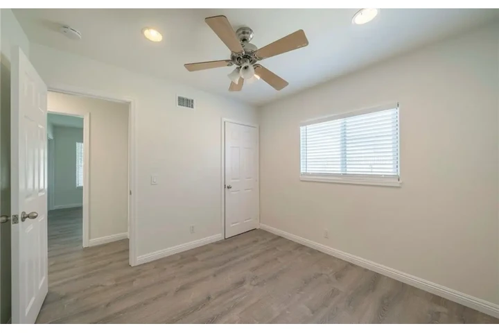 $2500 : 3 Bedroom Home in Los Angeles image 7