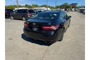 2018 Camry 4dr Sdn I4 Auto SE thumbnail
