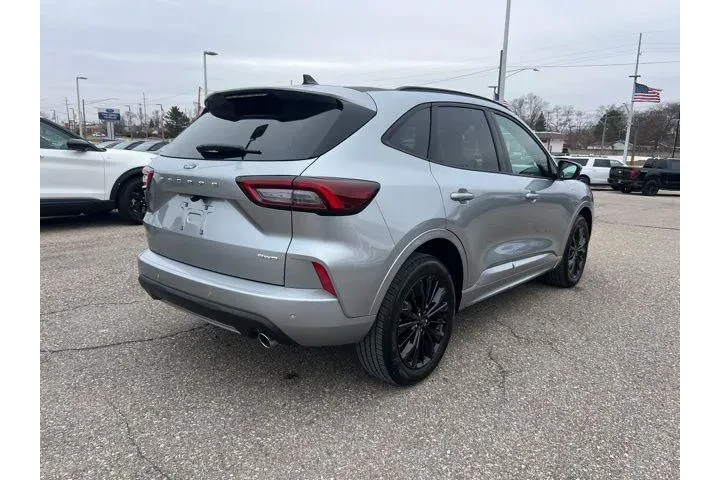 $27831 : Ford Escape 2023 AWD ST-Line image 4