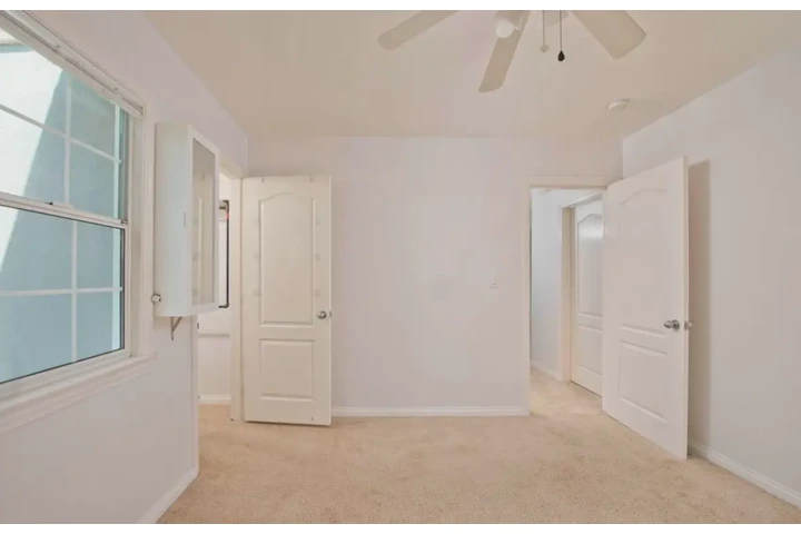 $2400 : 3 Bedroom House  in Lynwood image 6