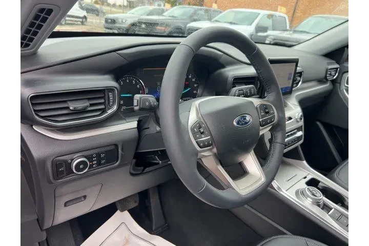 $37215 : Ford Explorer 2024 AWD XLT 4 image 7
