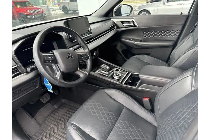 $28996 : Mitsubishi Outlander 2024 SE image 10