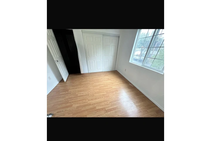 $800 : Cuartos y master room de renta image 9